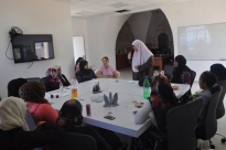 بالصور: مجموعة من طالبات جامعة سفير في زيارة لمقر الهيئة الاسلامية بمدينة يافا 